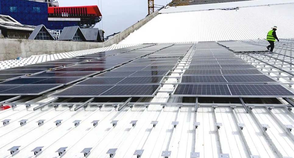 공사현장 : 옥상 태양광 패널 설치