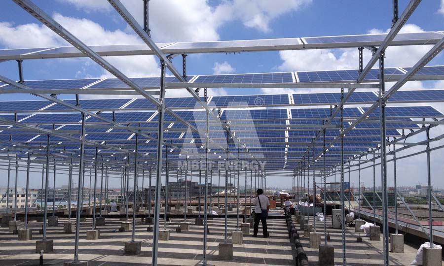 중국에서 태양 전지 패널 지붕 설치