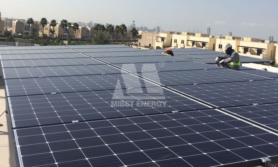 아랍 에미리트의 태양 전지판 장착 시스템